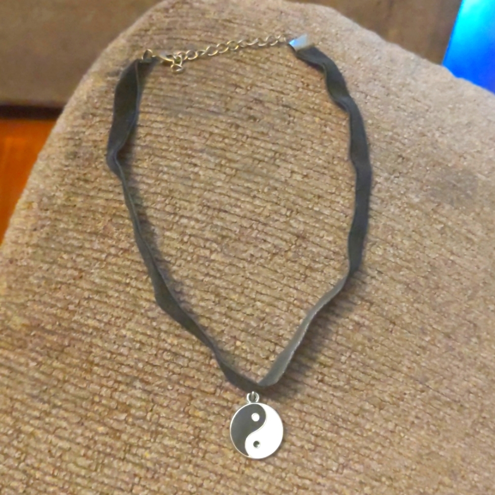 Black chocker with ying yang charm